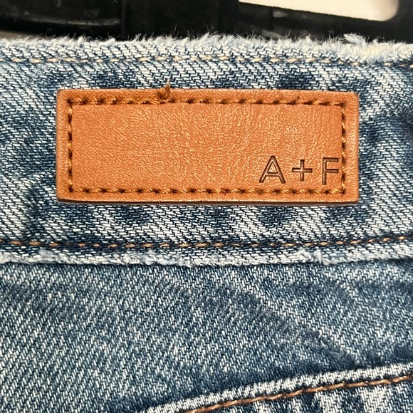 Abercrombie Annie Girlfriend Jeans - Picture 7 of 7